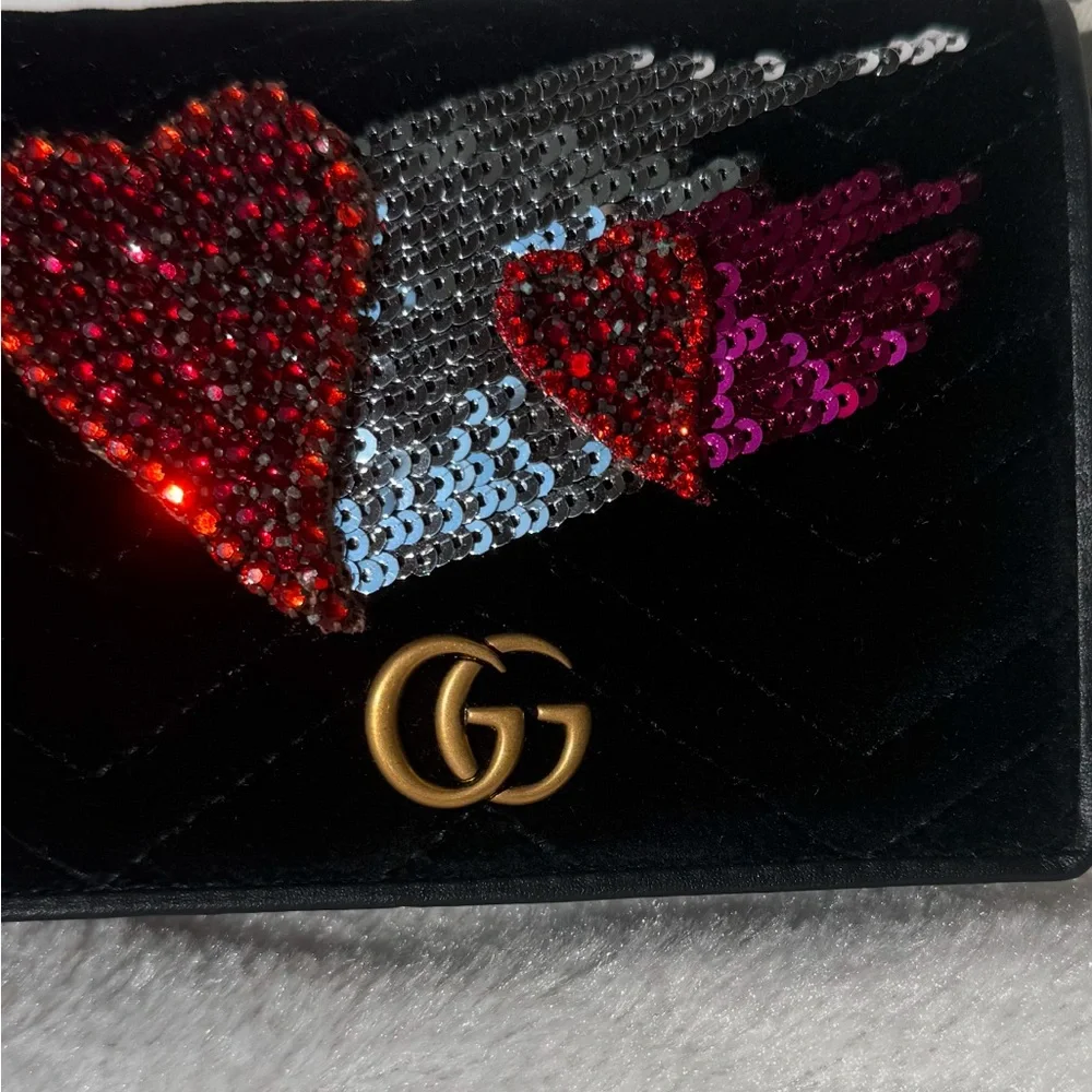 NIB GUCCI LIMITED EDITION MARMONT VELVET WALLET WITH CRYSTAL HARTS - Picture 4 of 9